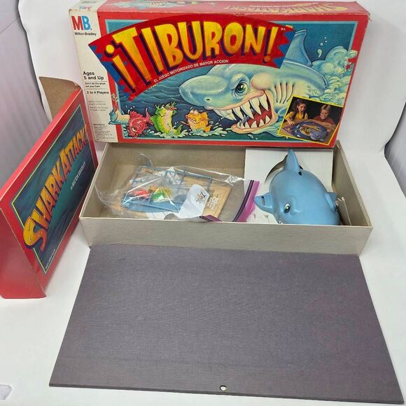 SHARK ATTACK TIBURON SPANISH BOARD GAME MILTON BRADLEY 1988 COMPLETE WORKS RARE - Picture 1 of 9
